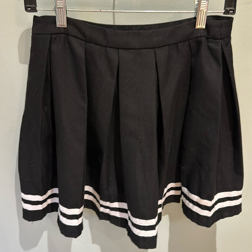 Hot topic black skirt with double white stripe EUC